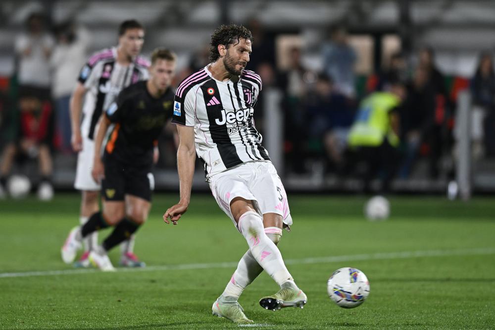 巴萨在塞维利亚对阵贝蒂斯的百年对决：历史的延续与未来的碰撞